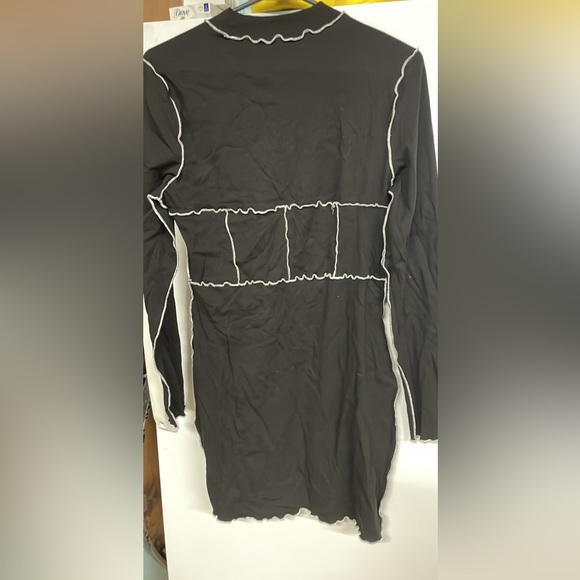 SHEIN Outline Dress - Picture 2 of 5